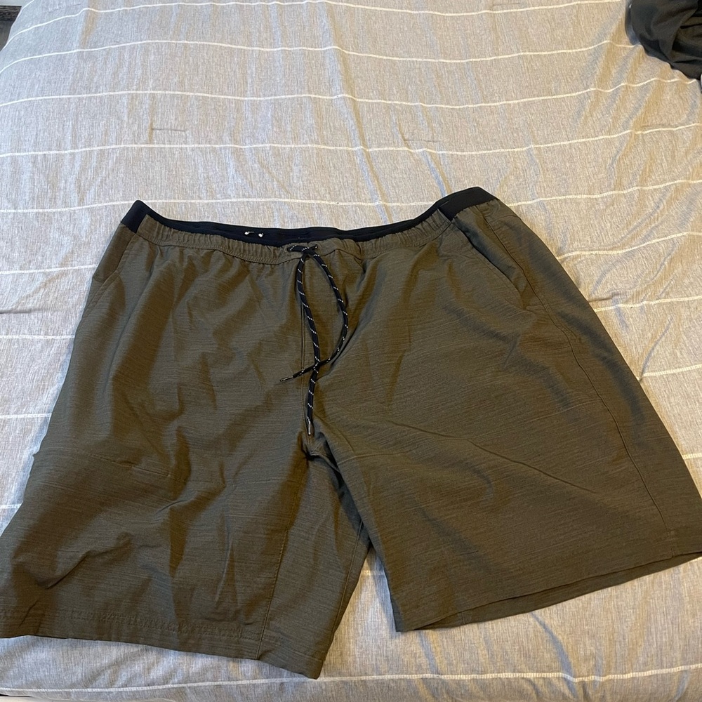 XXL Green Columbia shorts